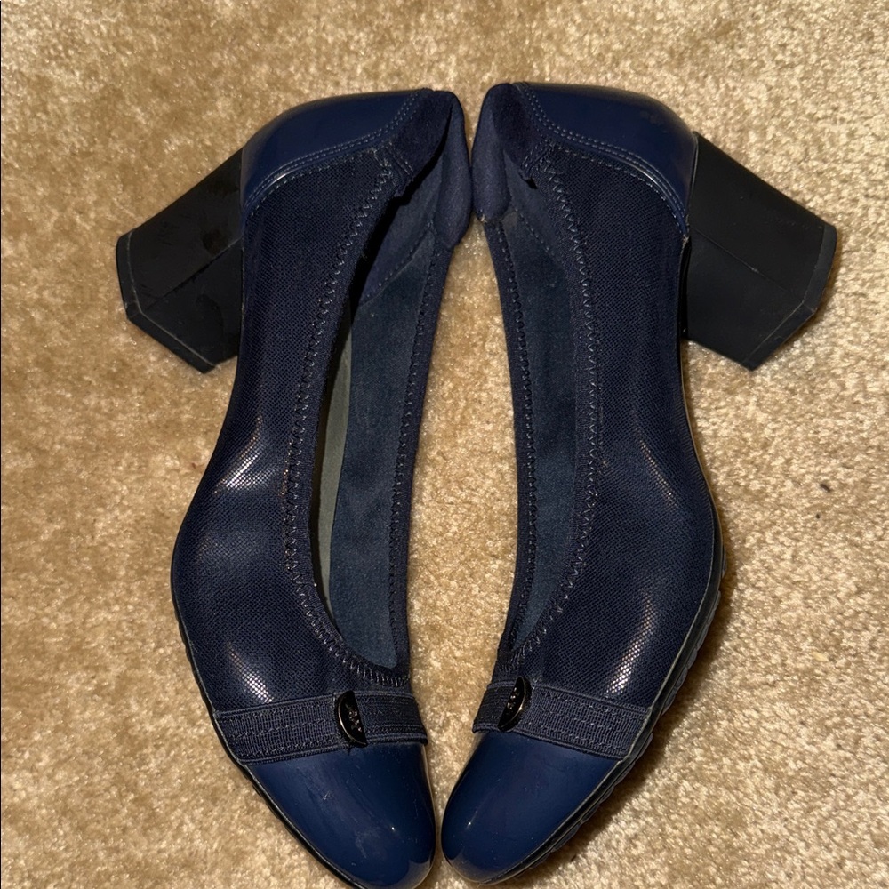 Anne Klein Women's Navy heels - size 7 - Picture 3 of 8